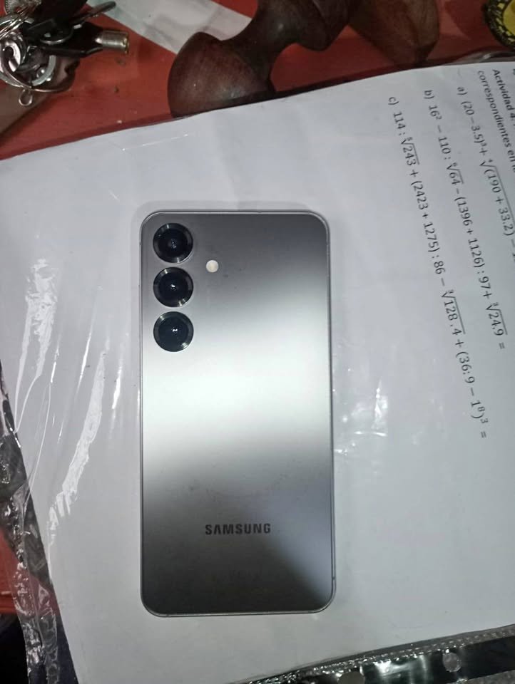 Vendo Samsung Galaxys S25 256 gb 12 RAM ip69 sumergible como nuevo