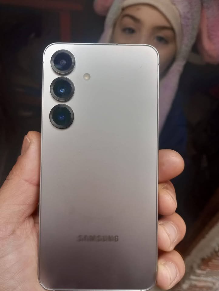 Vendo Samsung Galaxys S25 256 gb 12 RAM ip69 sumergible como nuevo