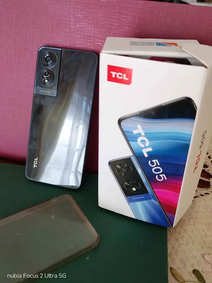 Vendo celular TCL 505
