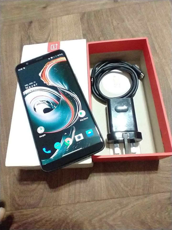 Oneplus 5t de 64gb y 6gb ram vendo o permuto exelente estado pantalla impecable