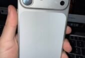 iPhone 17 Pro Max gris en impecable estado para repuesto, todo original. Tiene la cuenta