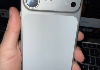 iPhone 17 Pro Max gris en impecable estado para repuesto, todo original. Tiene la cuenta