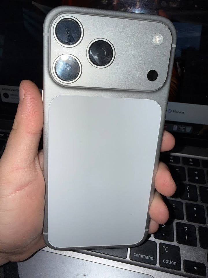 iPhone 17 Pro Max gris en impecable estado para repuesto, todo original. Tiene la cuenta