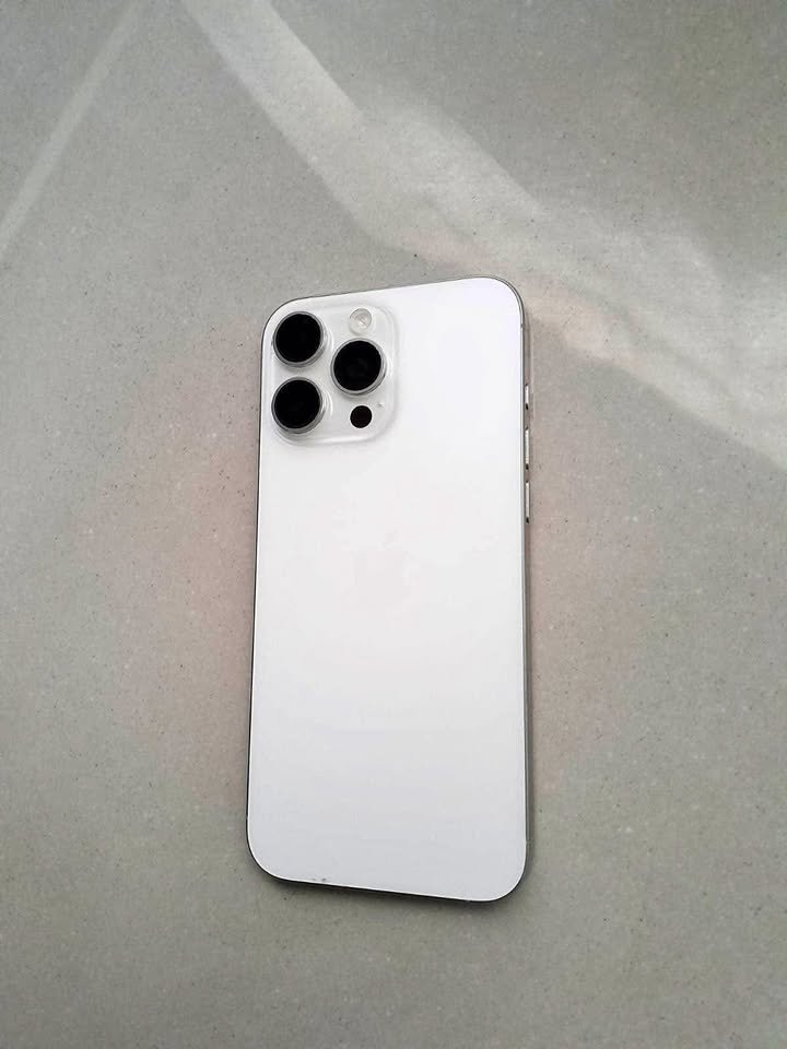 Vendo iPhone 16 pro Max Batería al 100% sin arreglos Única dueña NO PERMUTO