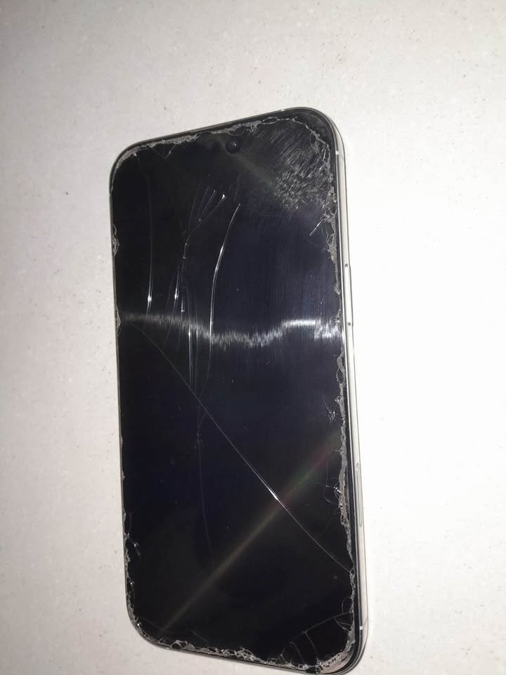 Vendo iPhone 16 pro Max Batería al 100% sin arreglos Única dueña NO PERMUTO