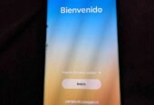 Samsung s22 ultra con detalle en pantalla