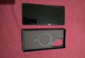 Samsung s22 ultra con detalle en pantalla