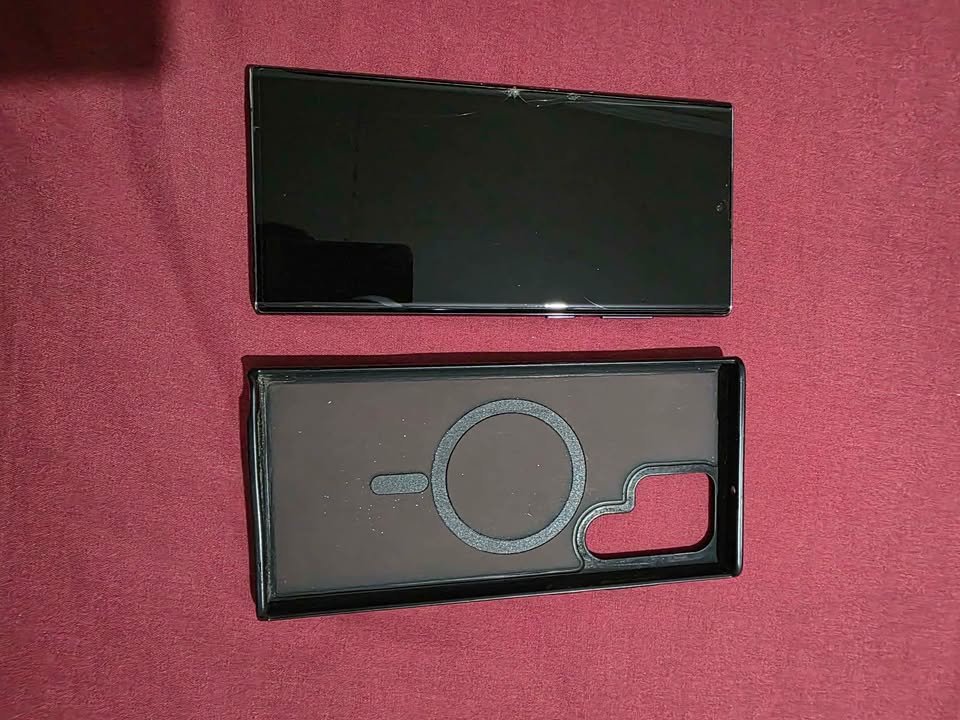 Samsung s22 ultra con detalle en pantalla