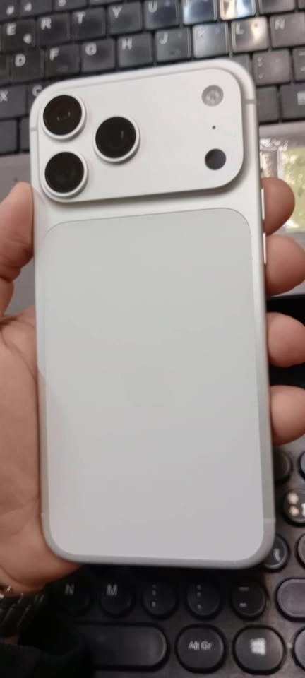 iPhone 17 Pro Max 256 completo en caja, excelente estado, en garantía.