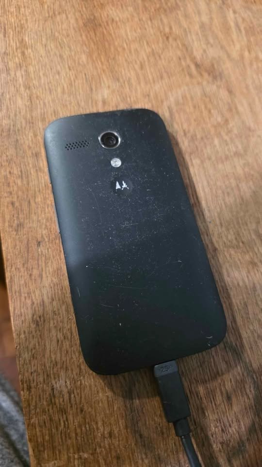 MOTO G1 SOLO MOVISTAR 8GB ANDROID 5 ASTILLADO