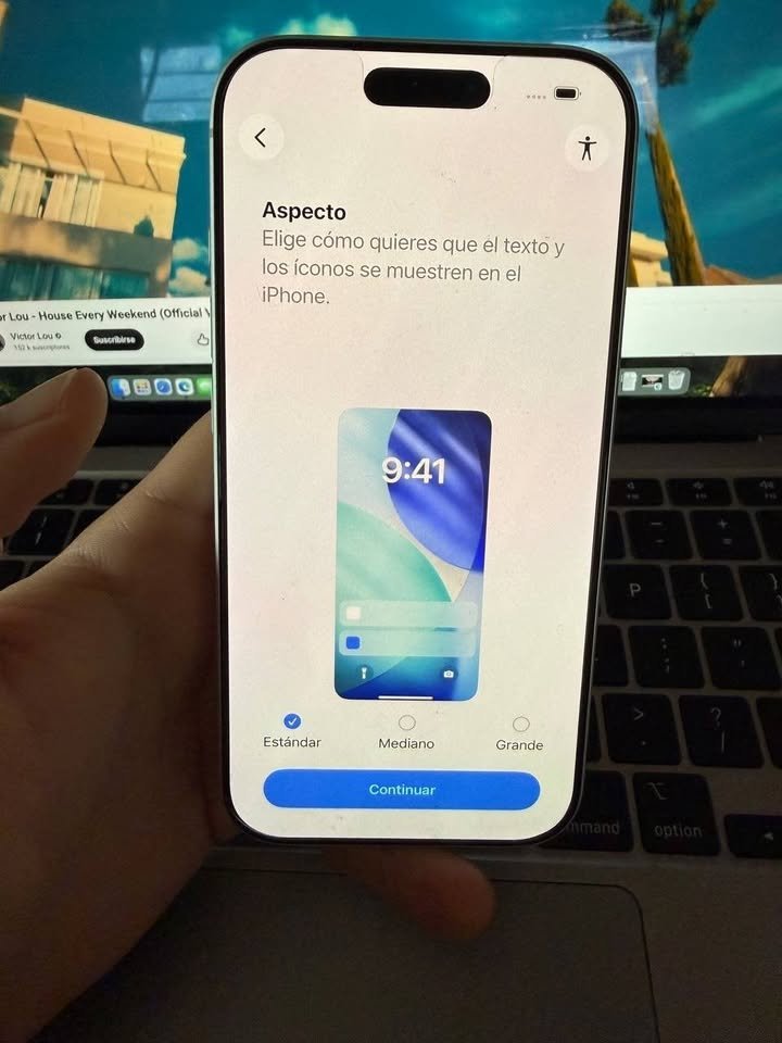 iPhone 17 Pro gris en impecable estado para repuesto, todo original. Tiene la cuenta