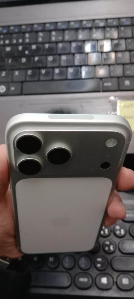 iPhone 17 Pro Max 256 completo en caja, excelente estado, en garantía.