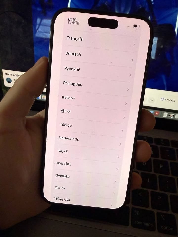 iPhone 15 Pro negro en impecable estado para repuesto, todo original. Tiene la cuenta