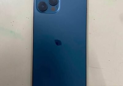 Solo vendo no permuto iPhone 12 Pro Max impecable 500$ con 76 de batería original. Y 128 g