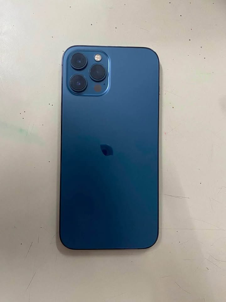Solo vendo no permuto iPhone 12 Pro Max impecable 500$ con 76 de batería original. Y 128 g