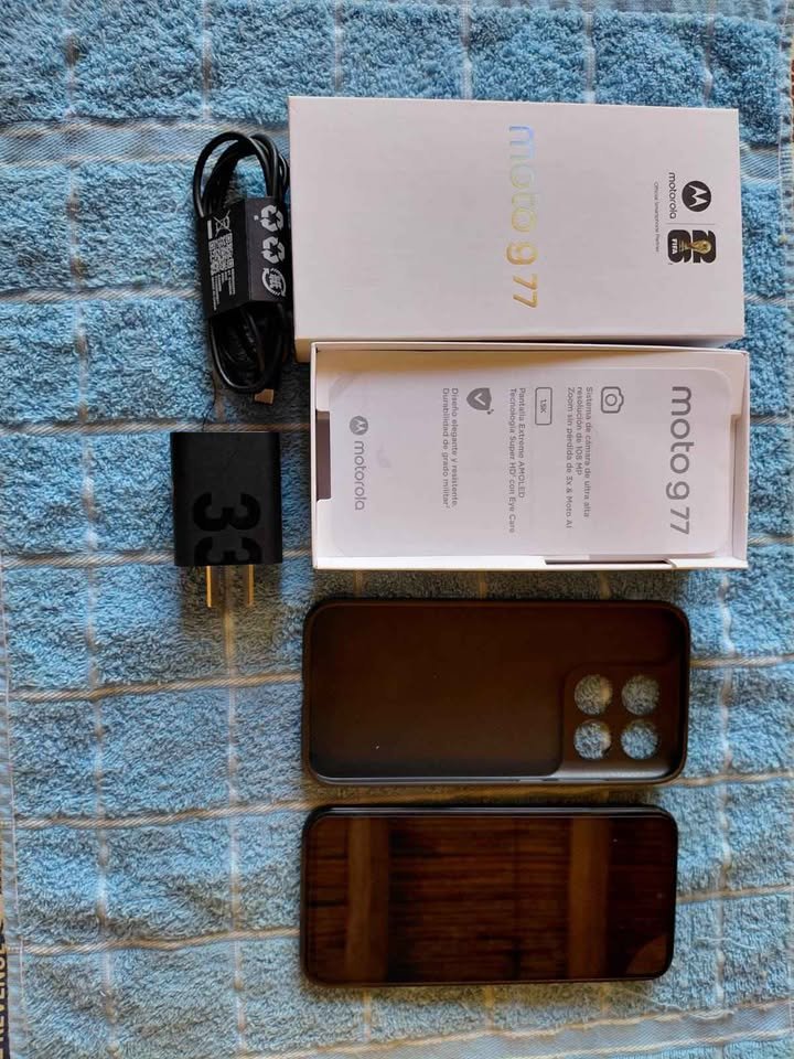 MOTO G77
