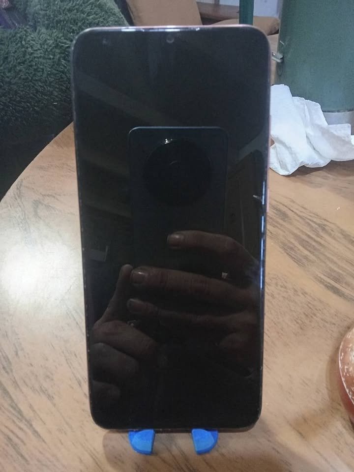 Vendo Samsung a04e listo para usar libre para todas las empresas sin detalles ( 80 mil pesos )