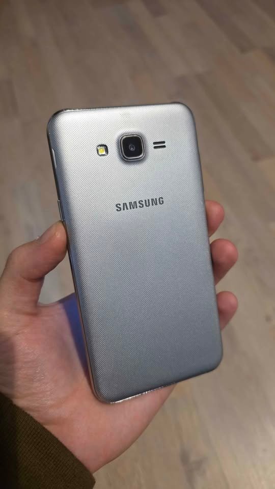 SAMSUNG GALAXY J7 NEO LIBRE 16GB ANDROID 8 EN BUENAS CONDICIONES