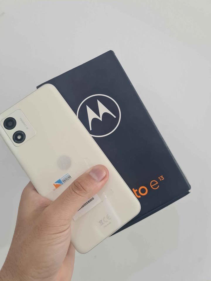 MOTOROLA E13 COMO NUEVO