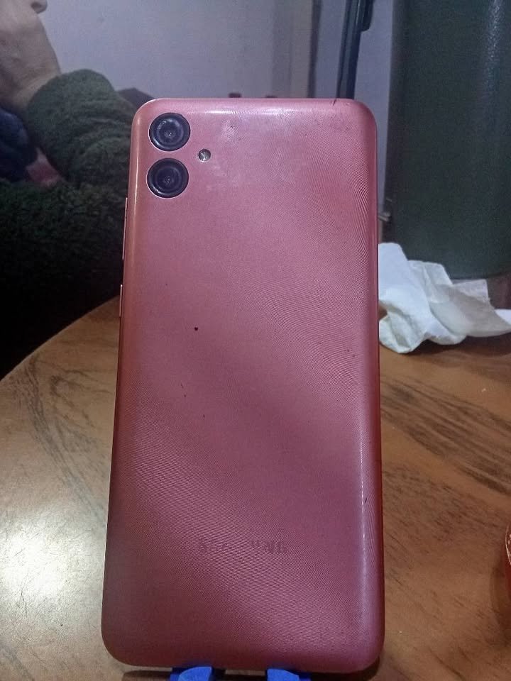 Vendo Samsung a04e listo para usar libre para todas las empresas sin detalles ( 80 mil pesos )