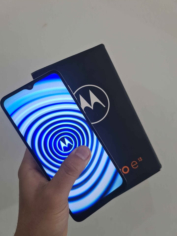 MOTOROLA E13 COMO NUEVO