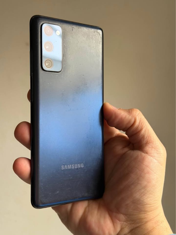 Vendo Samsung S20FE libre 128gb 6ram NFC , IMPECABLE, NO PERMUTO