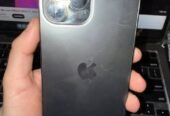 iPhone 13 Pro Max negro en impecable estado para repuesto, todo original. Tiene la cuenta.
