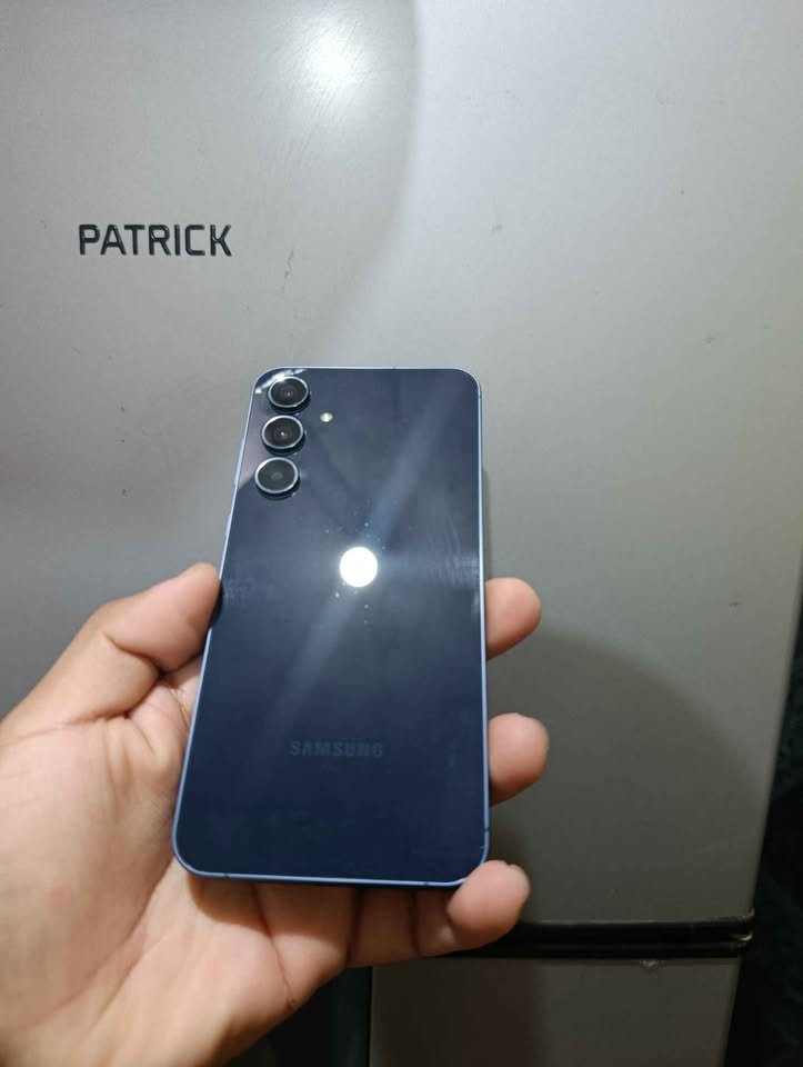 Hermoso A55 256gb y 12 de ram impecable !! LIBRE SOLO POR ESIM ! SE VA PROBANDO