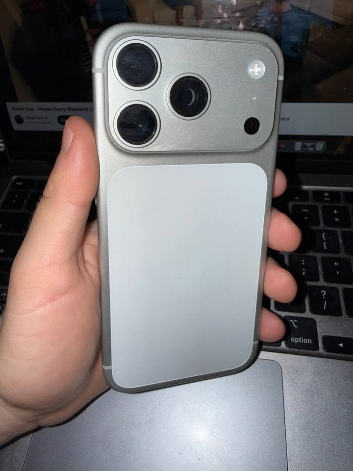 iPhone 17 Pro gris en impecable estado para repuesto, todo original. Tiene la cuenta