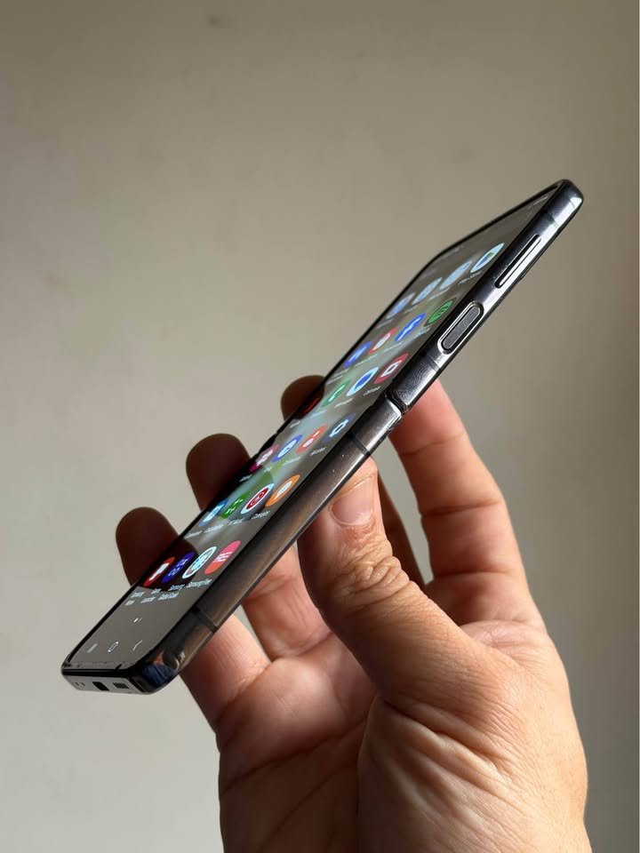 Vendo Samsung Z flip 4 libre 256gb 8ram IMPECABLE , COMPLETO , NO PERMUTO