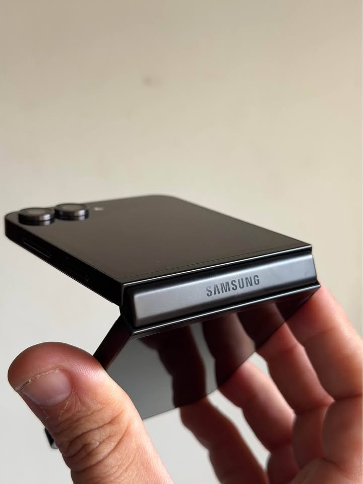 Vendo Samsung Z flip 7FE libre 256gb 8ram IMPECABLE, COMPLETO , NO PERMUTO