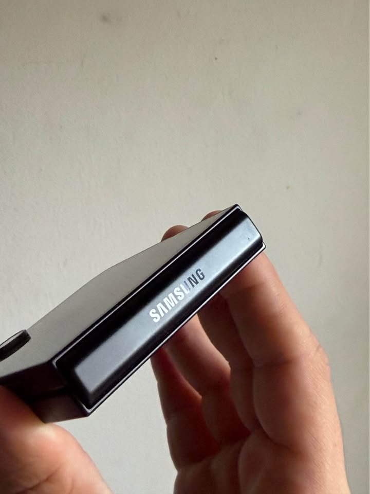 Vendo Samsung Z flip 7FE libre 256gb 8ram IMPECABLE, COMPLETO , NO PERMUTO