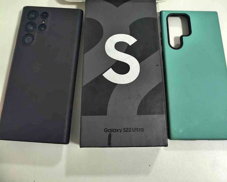 S 22 ultra Permuto por la misma gama que sea ultra tengo $300.000 arriba de este equipo detalles
