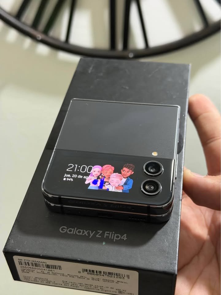 Vendo Samsung Z flip 4 libre 256gb 8ram , IMPECABLE, NO PERMUTO
