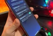 IPhone XR (180MIL) vibra un poco la camara trasera 80% y 64Gb lo demas impecable