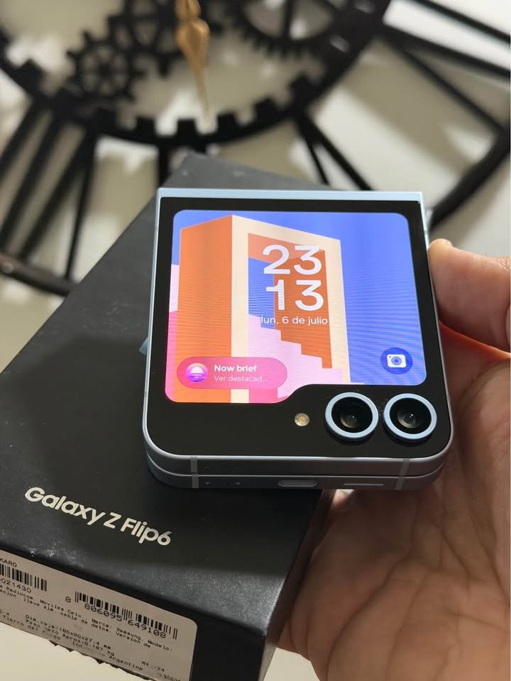 Vendo Samsung Z flip 6 libre 512gb 12ram ,COMPLETO SIN USO , NO PERMUTO