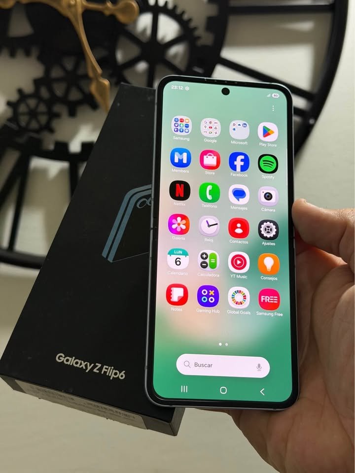 Vendo Samsung Z flip 6 libre 512gb 12ram ,COMPLETO SIN USO , NO PERMUTO