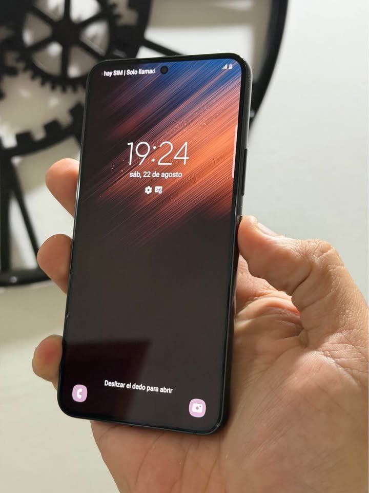 Vendo Samsung S22 libre 128gb 8ram NFC ,MÍNIMO DETALLE VIDRIO , NO PERMUTO