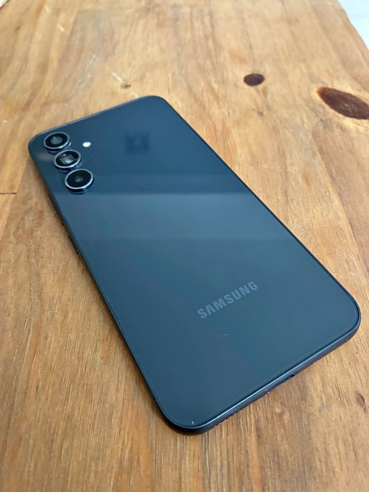 Vendo Samsung A54 de 256 GB, liberado.