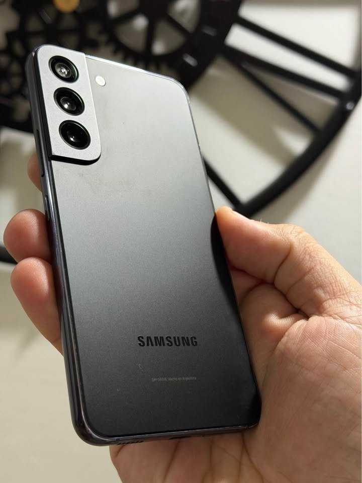 Vendo Samsung S22 libre 128gb 8ram NFC , IMPECABLE, NO PERMUTO
