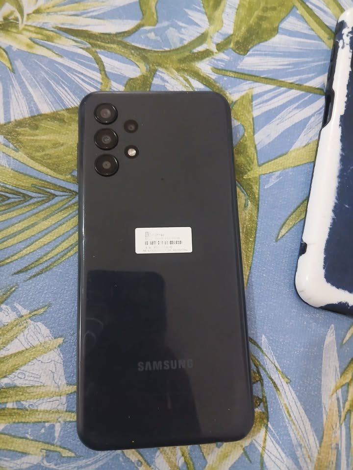 Vendo A13 con funda y templado