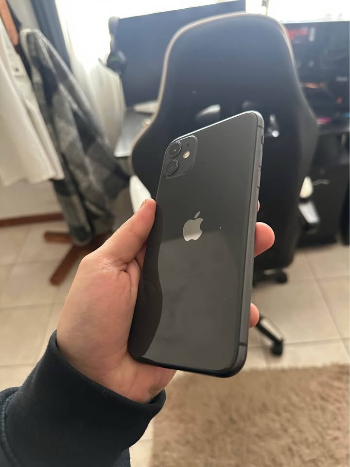 IPhone 11 con 74% y 64GB 260mil
