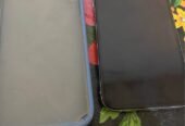 vendo iphone xs impecable con cargador portatil y funda tiene 64 gigas