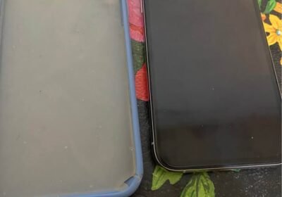 vendo iphone xs impecable con cargador portatil y funda tiene 64 gigas