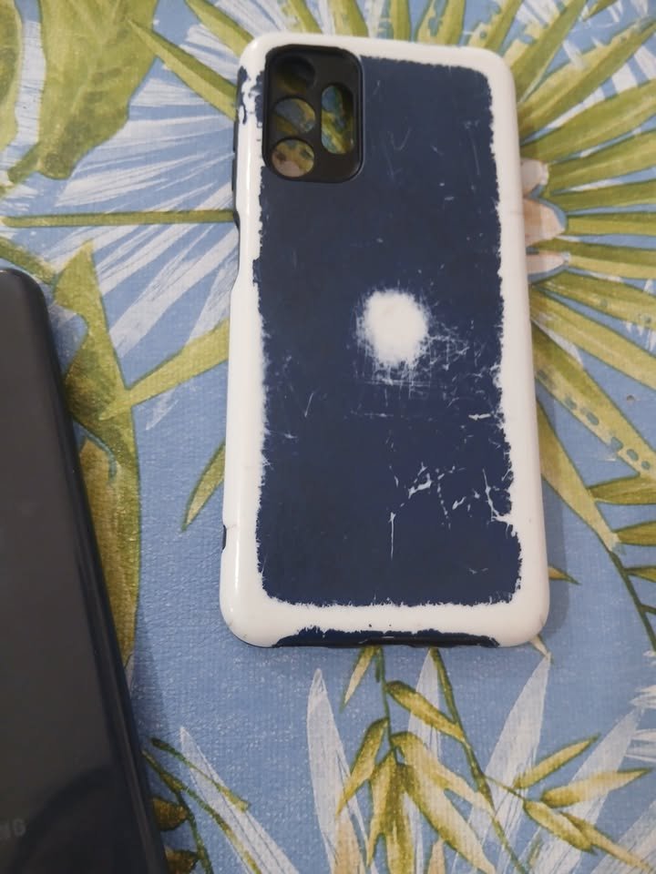 Vendo A13 con funda y templado