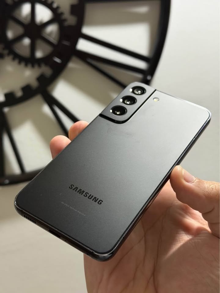 Vendo Samsung S22 libre 128gb 8ram NFC , IMPECABLE, NO PERMUTO