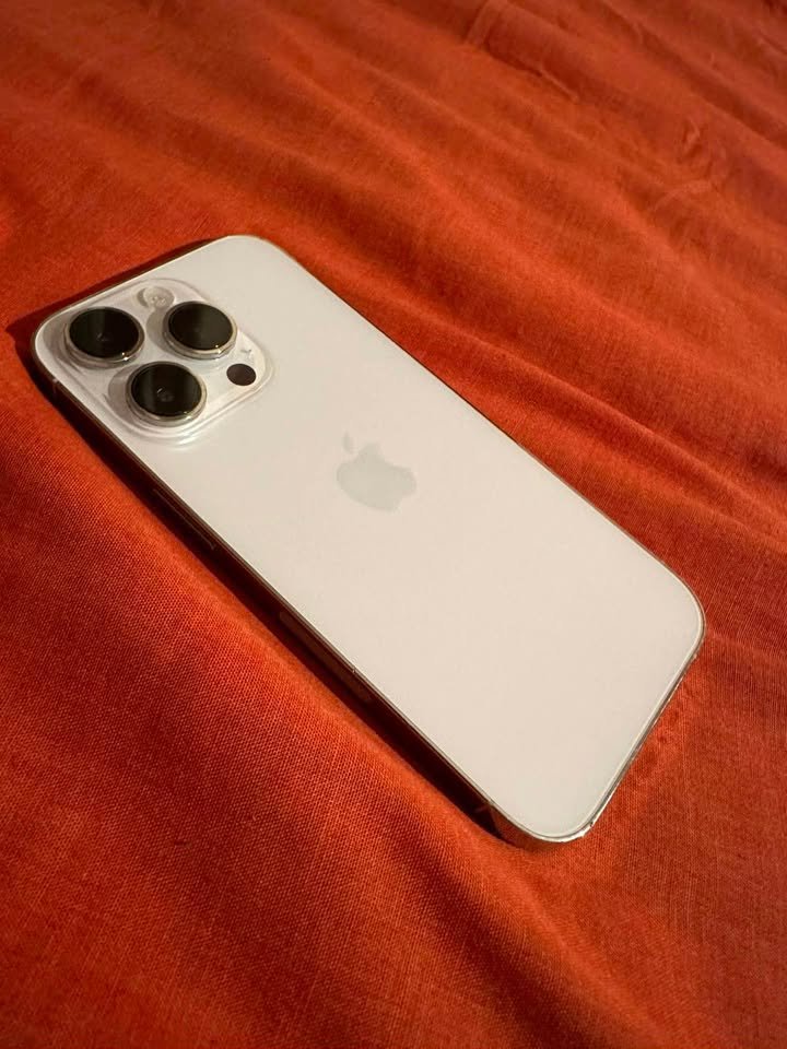 iPhone 14 PRO de 512gb batería al 100 impecable el celular está original…