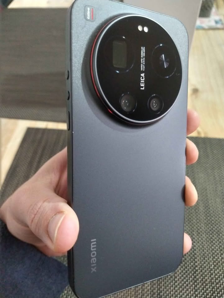 Xiaomi 17 Ultra global 16/512 impecable en caja completo. Valor USD.