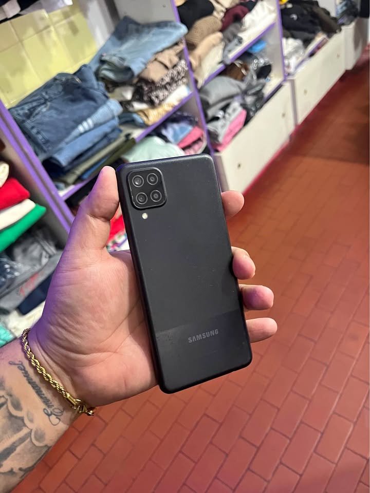 Vendo Samsung a12 de 128gb y 4 de ram, liberado $90.000