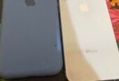 vendo iphone xs impecable con cargador portatil y funda tiene 64 gigas
